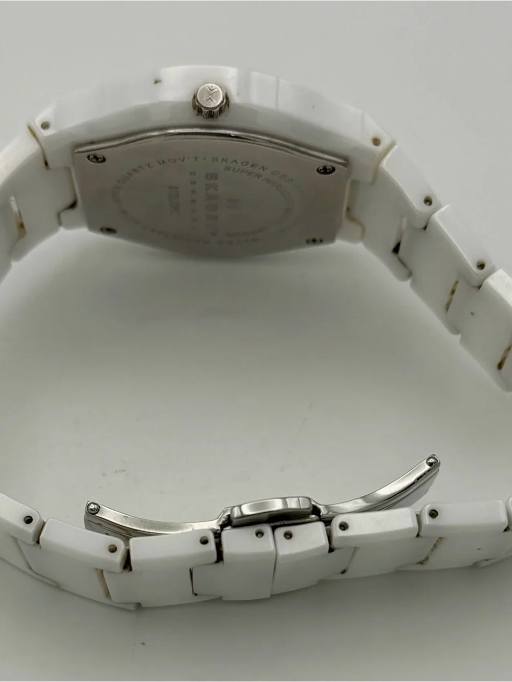 Working. Vintage Skagen White Ceramic Crystal-Accented unisex 8” Watch